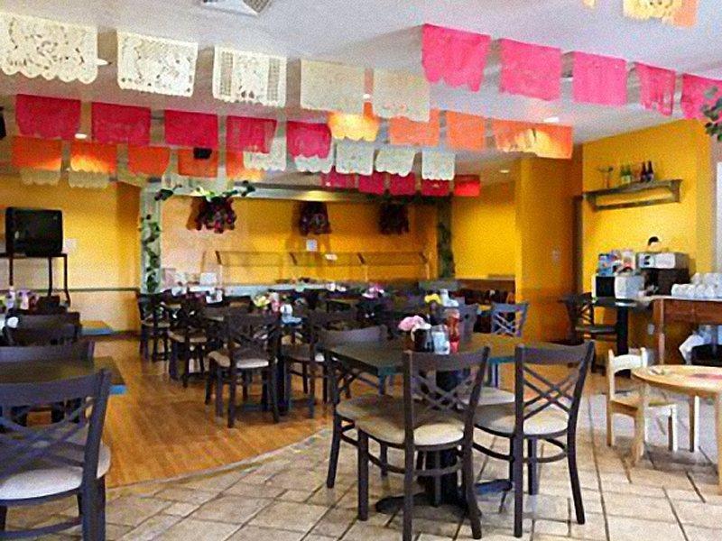 Clarion Inn & Suites Kissimmee-Lake Buena Vista South Ресторан фото